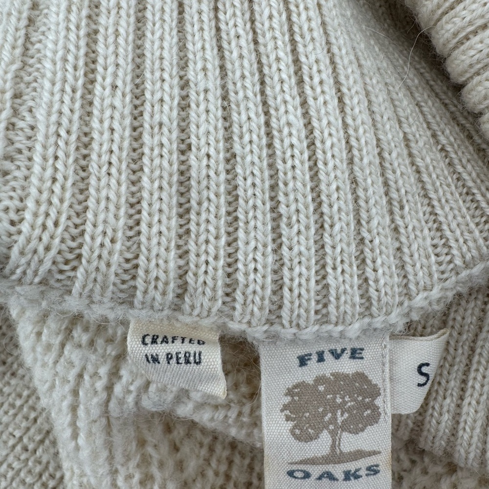 Five Oaks GuideBoat Company
Alpaca Merino Wool Chunky
Turtleneck Sweater Sz S - Picture 4 of 6